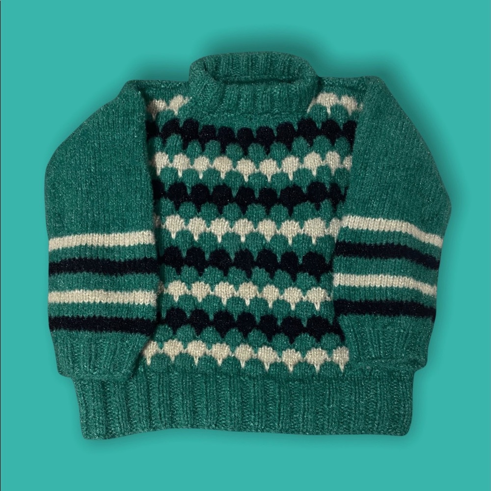 Green crew neck pull over with black & white pattern